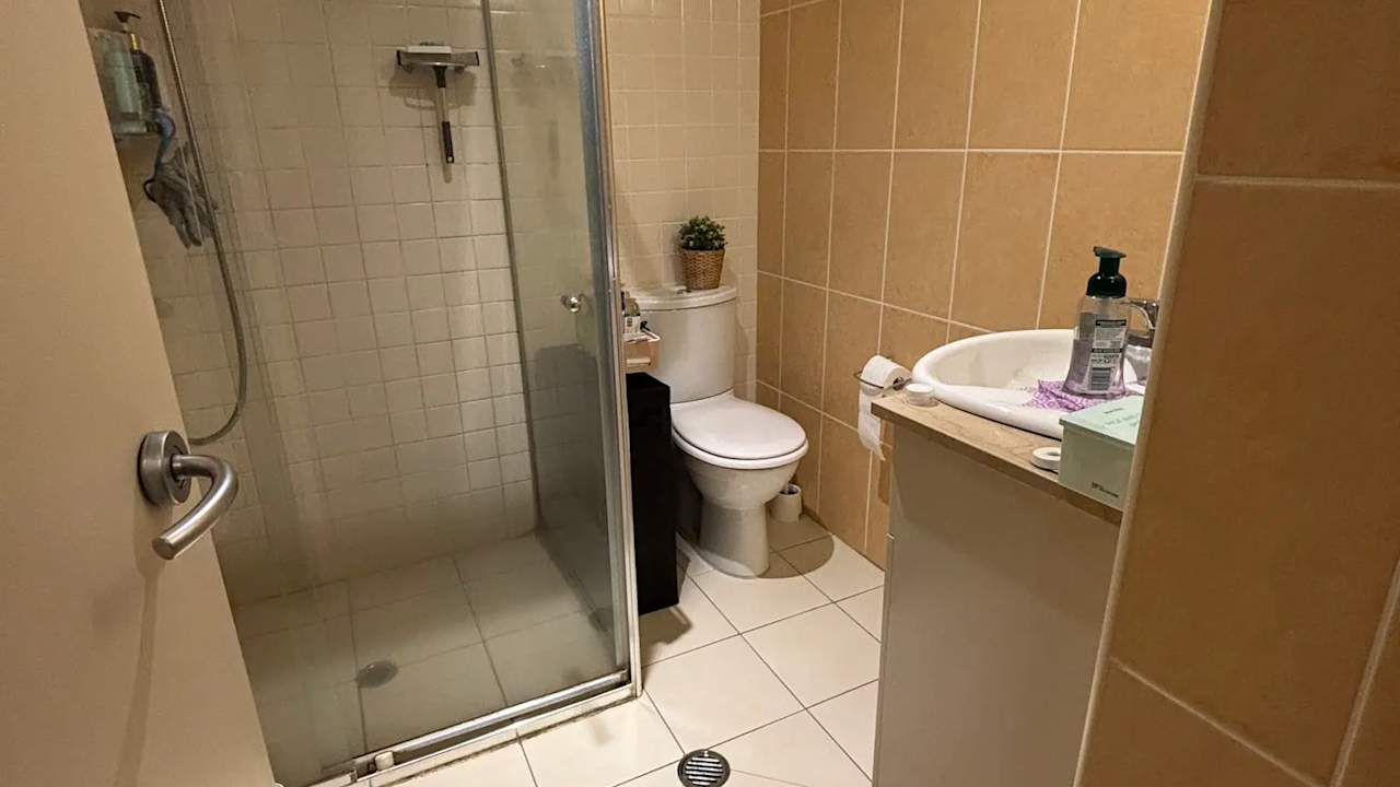 Furnished room with ensuite in a flatshare