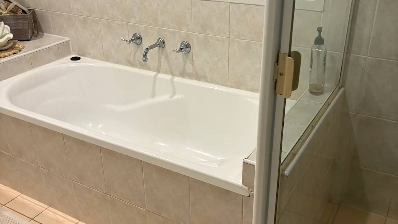 Room in a share house