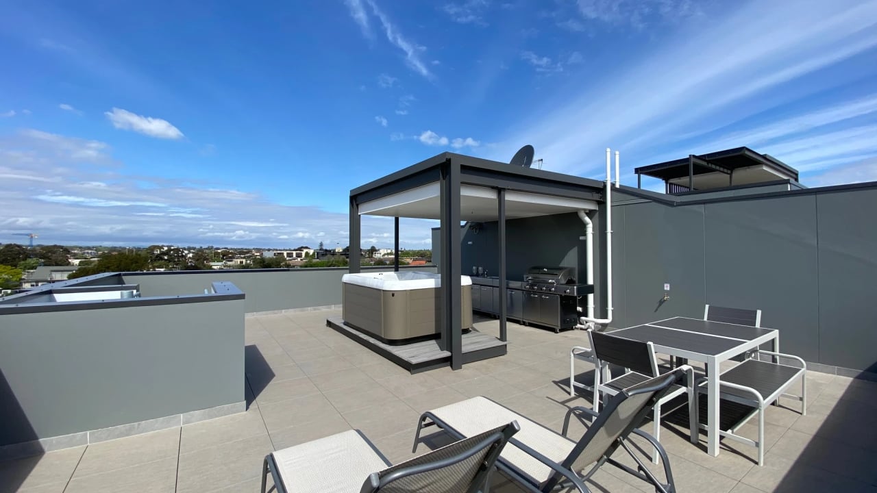 Whole property with 2 rooms for rent