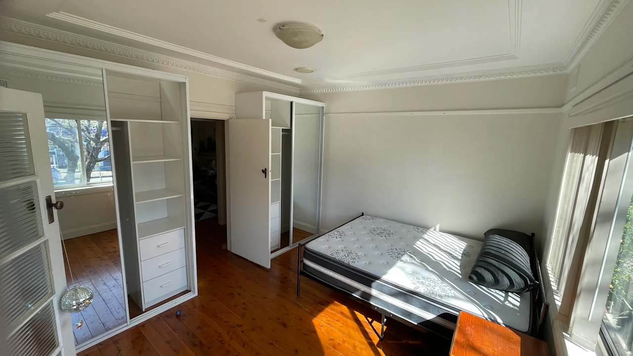 Room in a share house