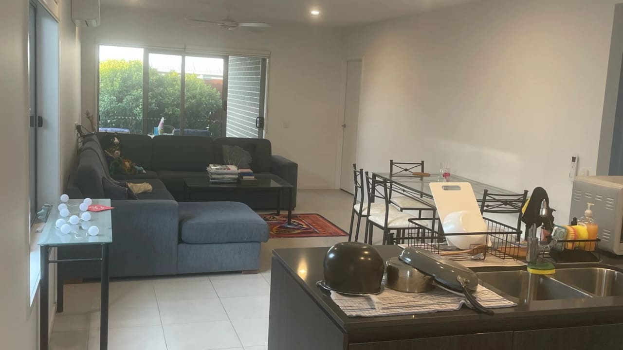Room in a share house