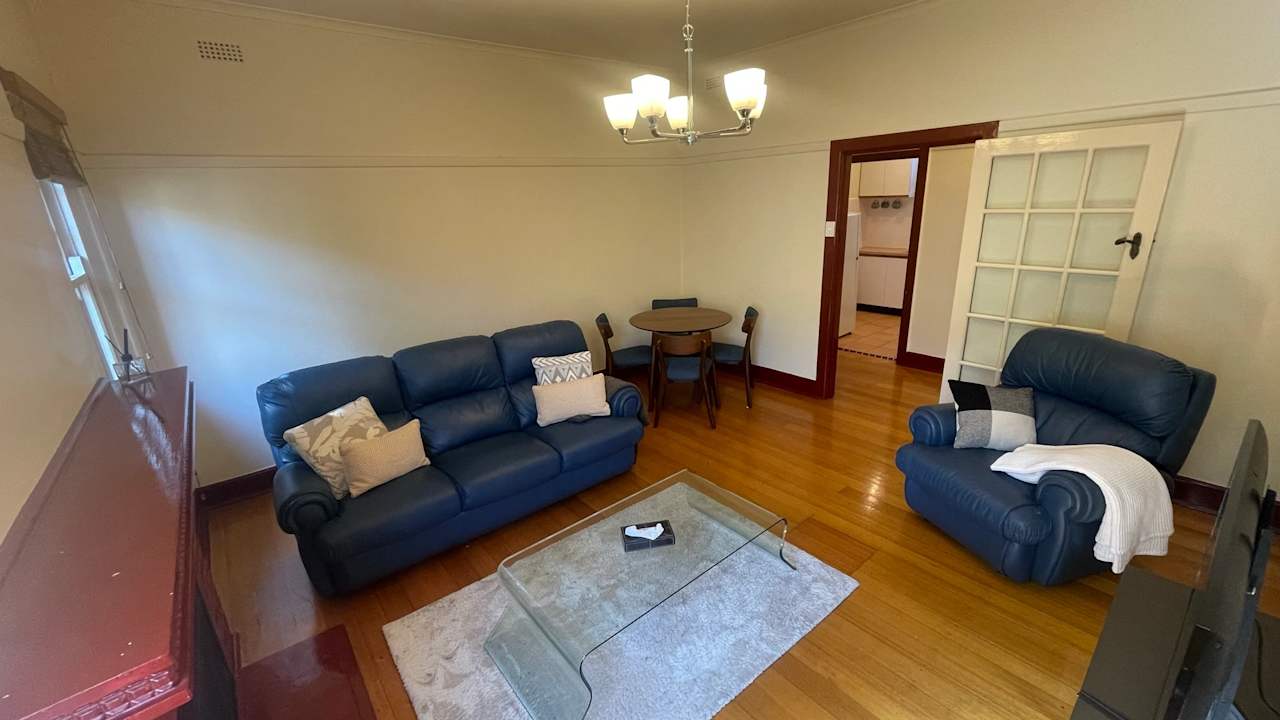 Furnished room in a flatshare