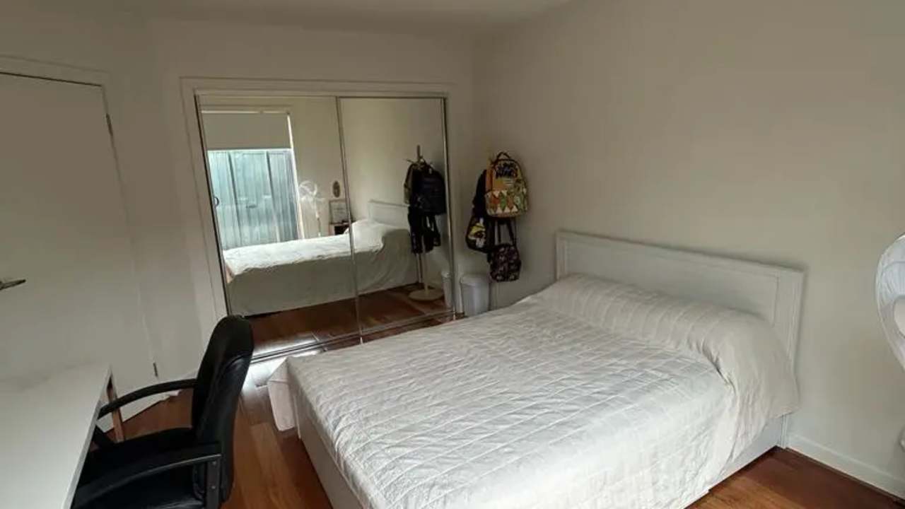 Room in a share house