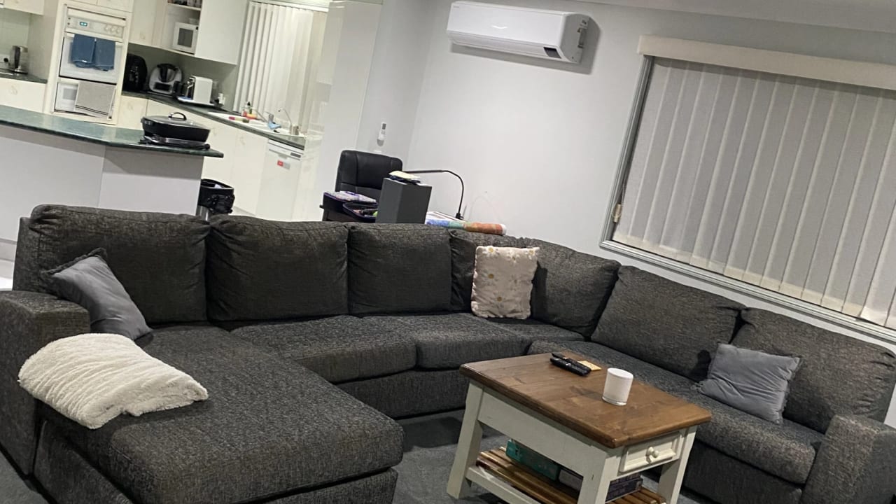 Unfurnished room in a share house