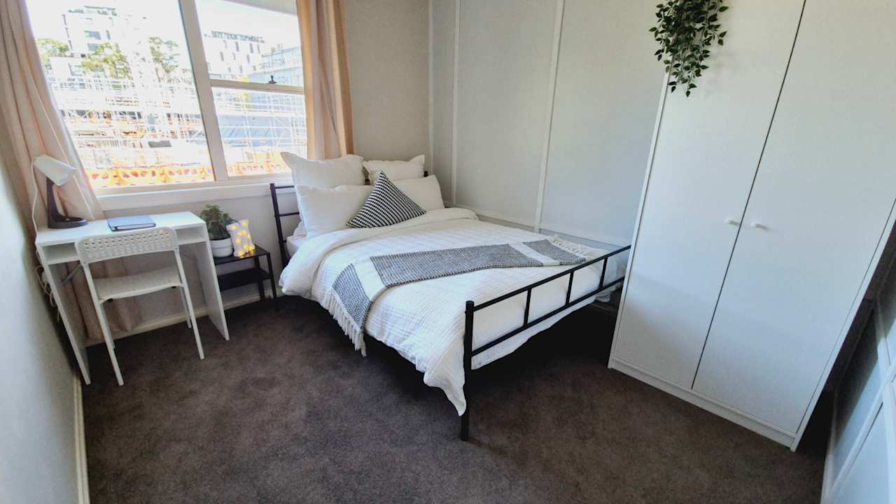 Furnished room with ensuite in a flatshare