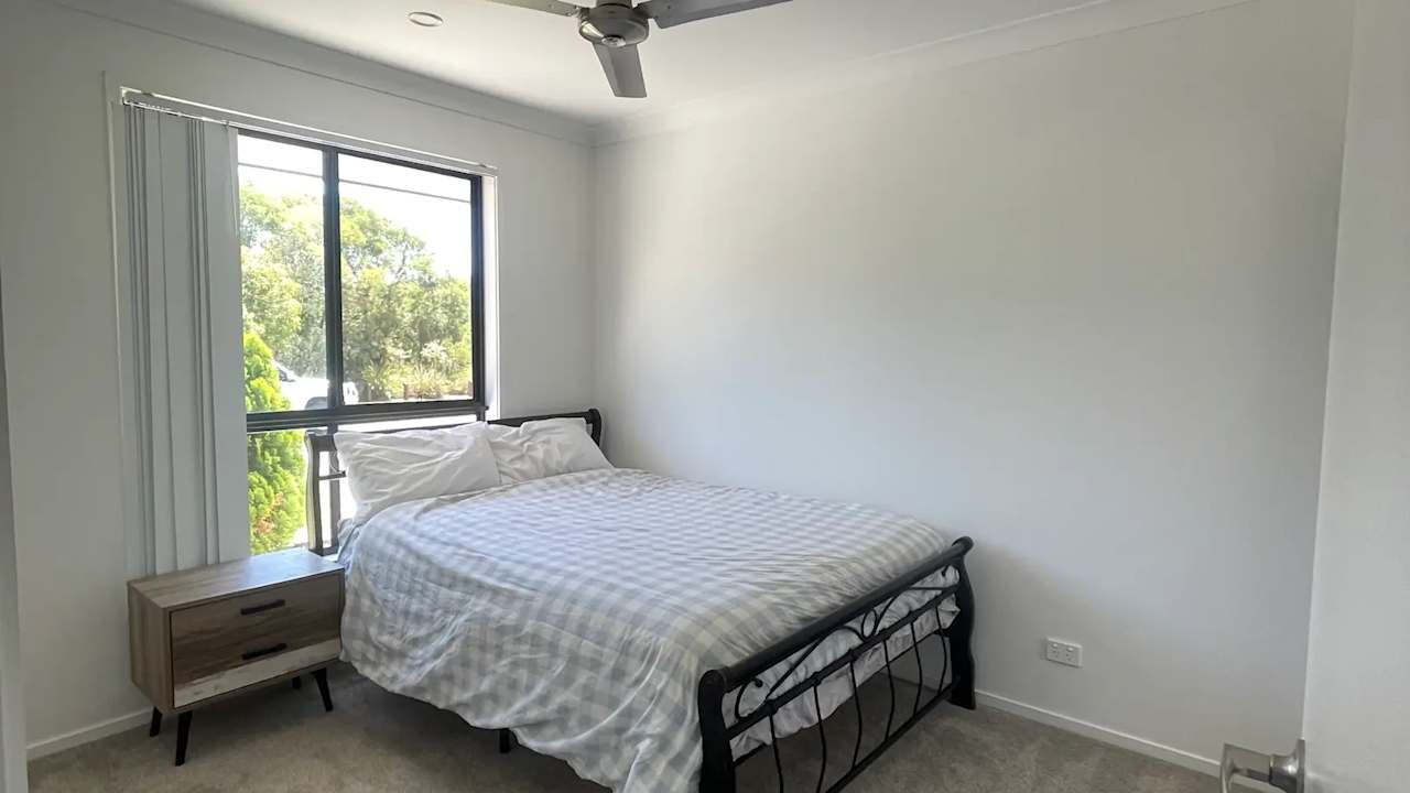 Room in a share house