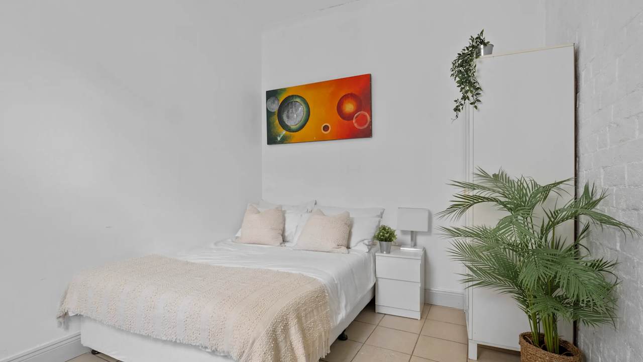 Furnished room in a flatshare