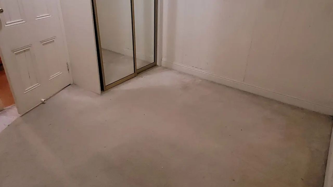 Unfurnished room in a share house