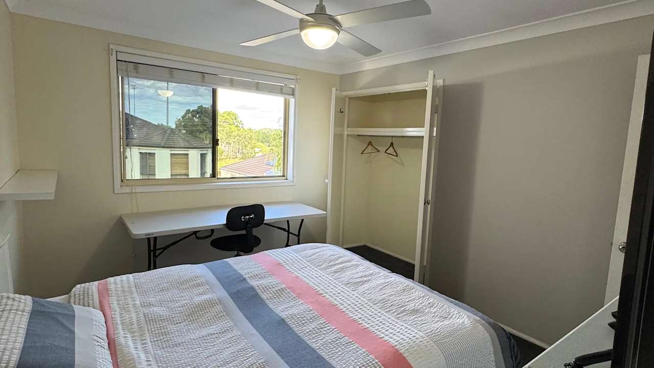 Furnished room in a share house