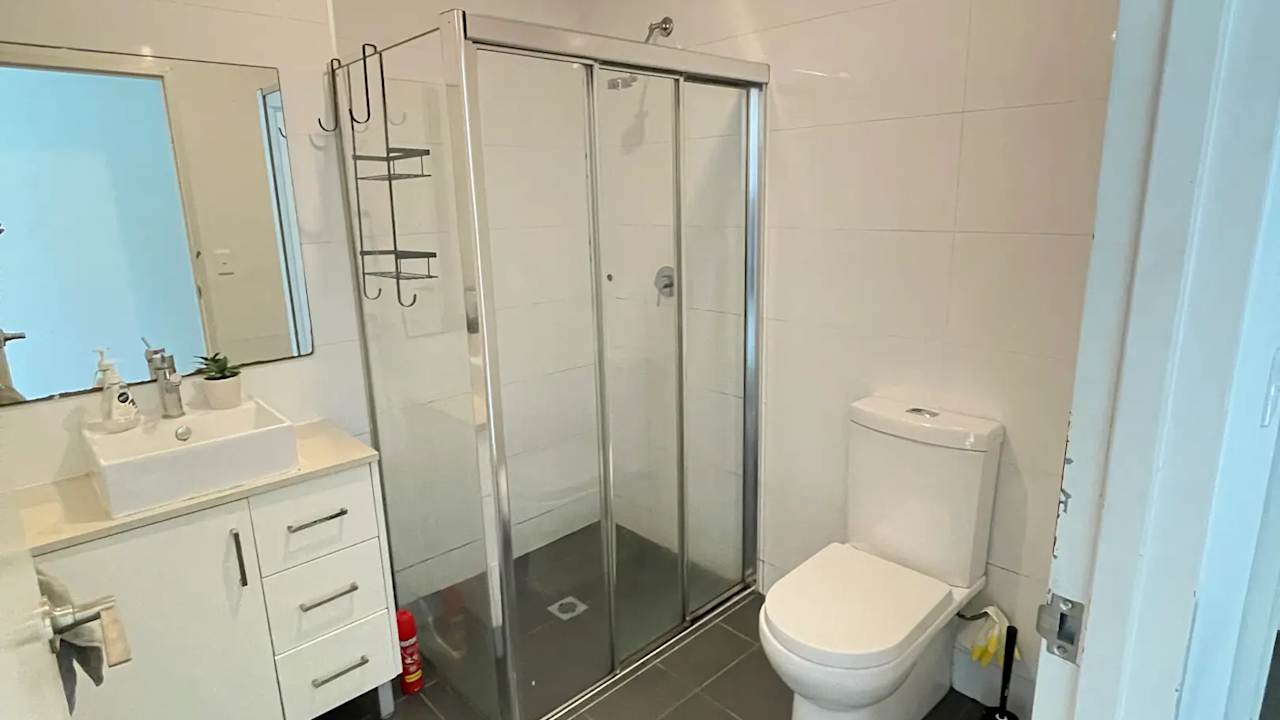 Furnished room with ensuite in a flatshare