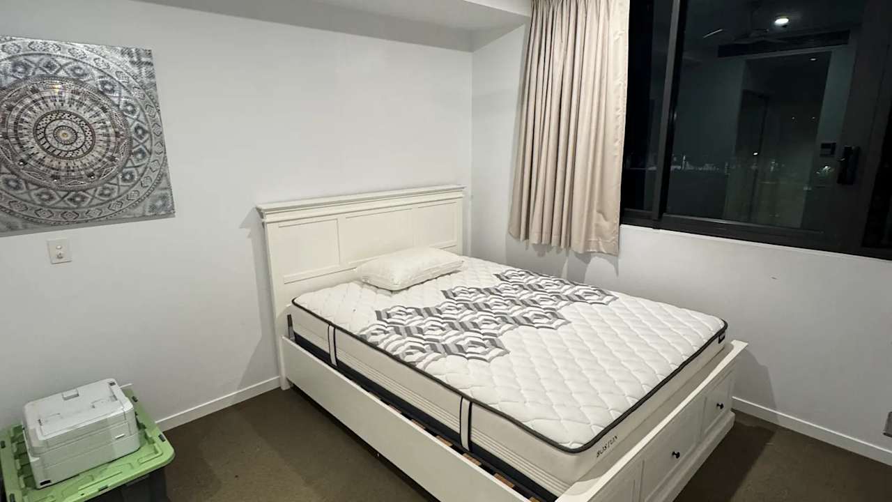 Furnished room with ensuite in a flatshare