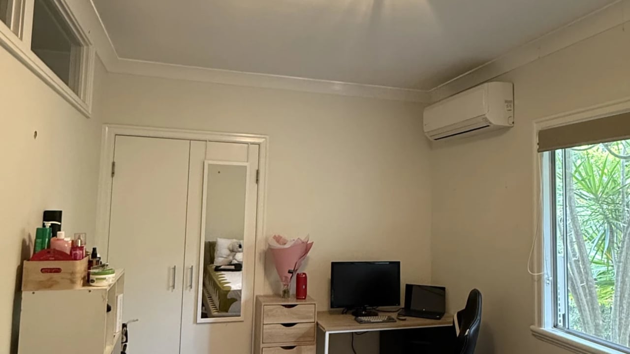 Room in a share house