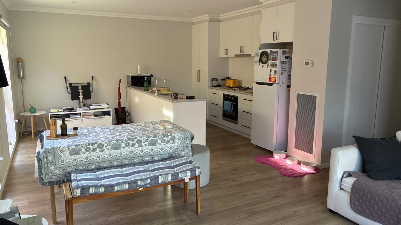 Furnished room in a flatshare