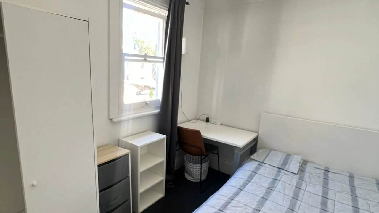 Furnished room in a share house