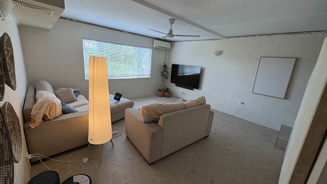 Furnished room in a flatshare