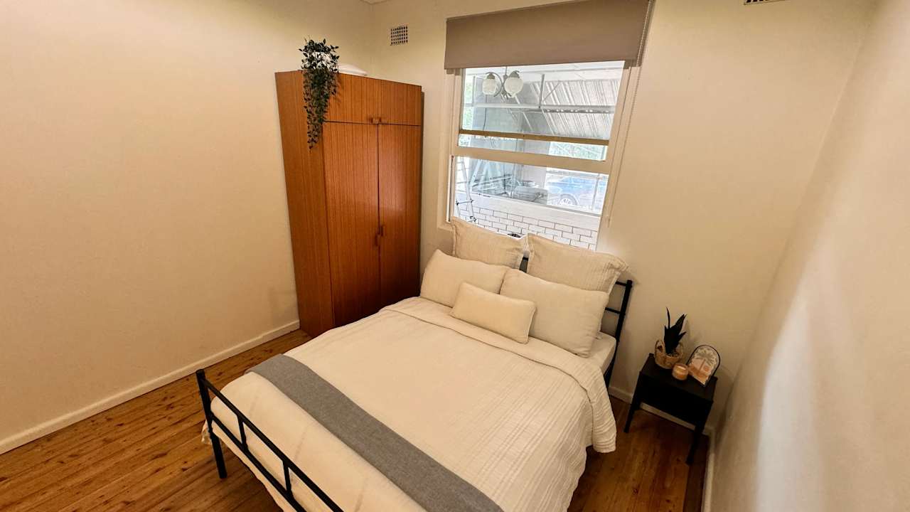 Furnished room in a flatshare