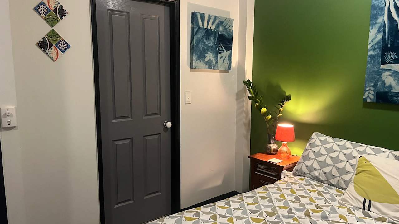 Furnished room in a flatshare