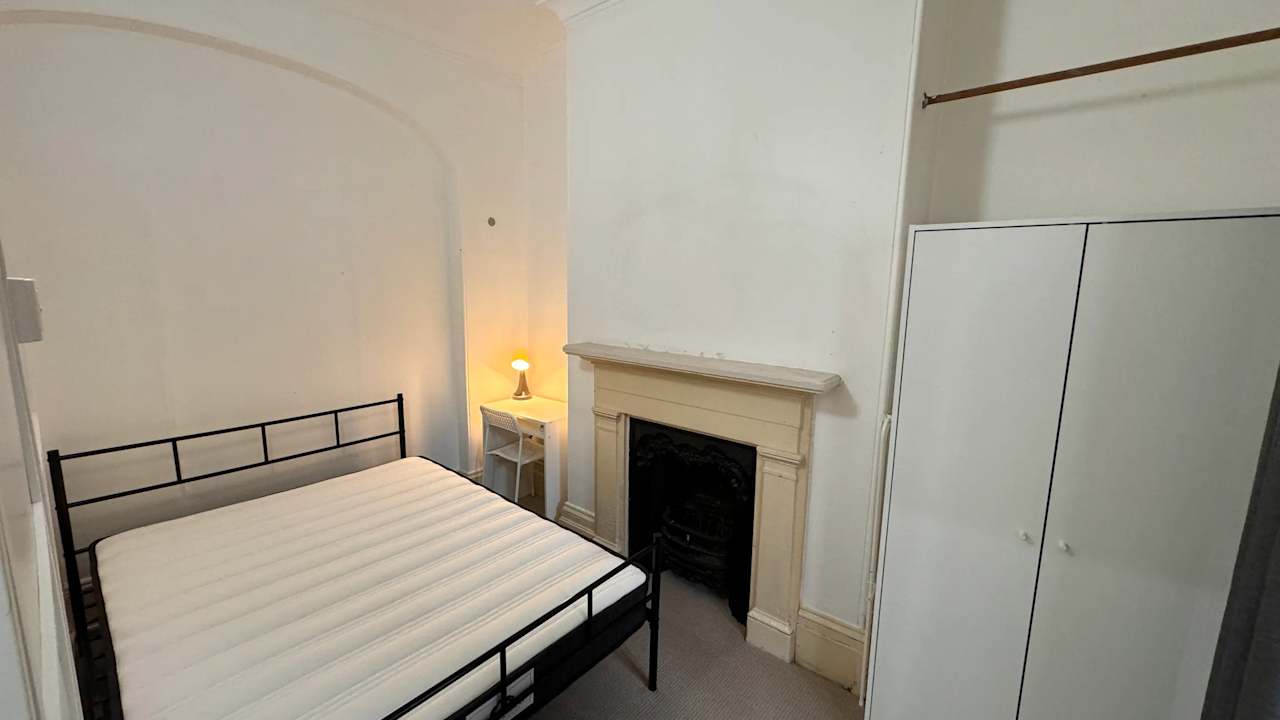 Furnished room in a share house