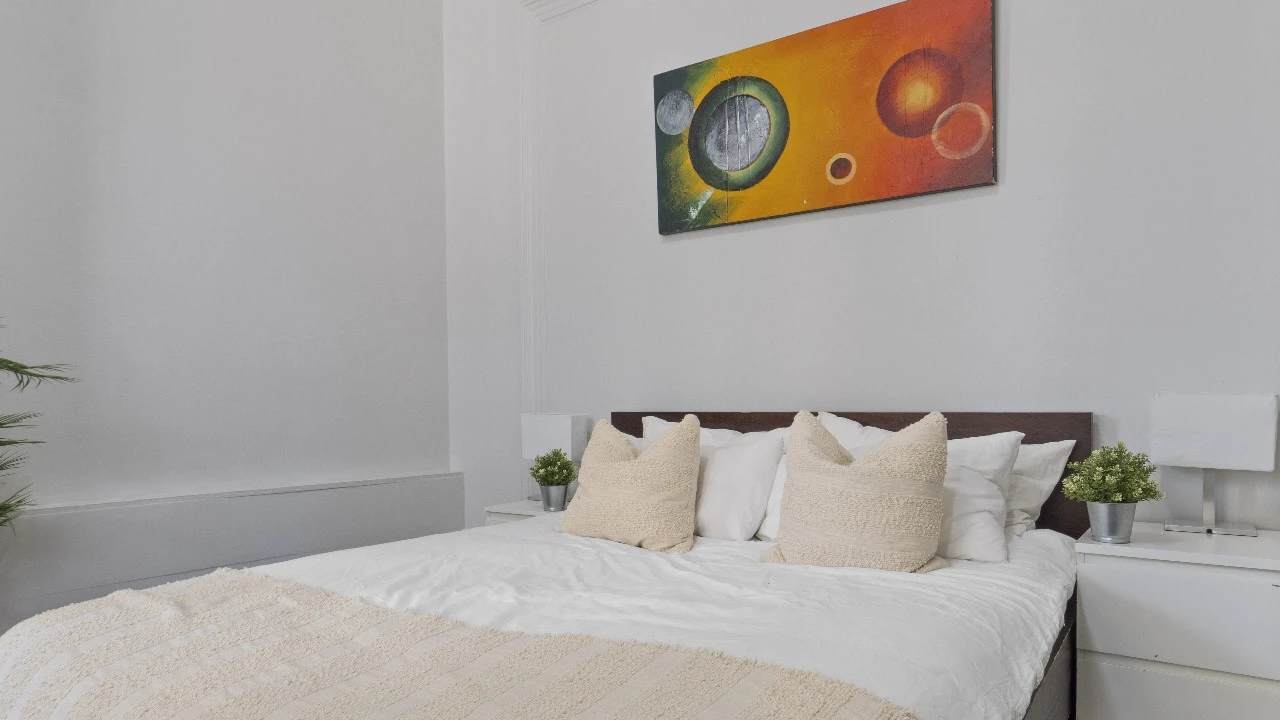 Furnished room in a flatshare