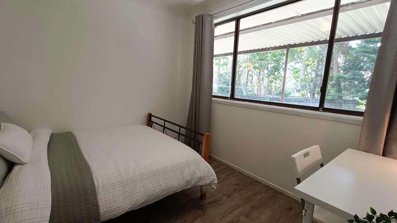 Furnished room in a flatshare