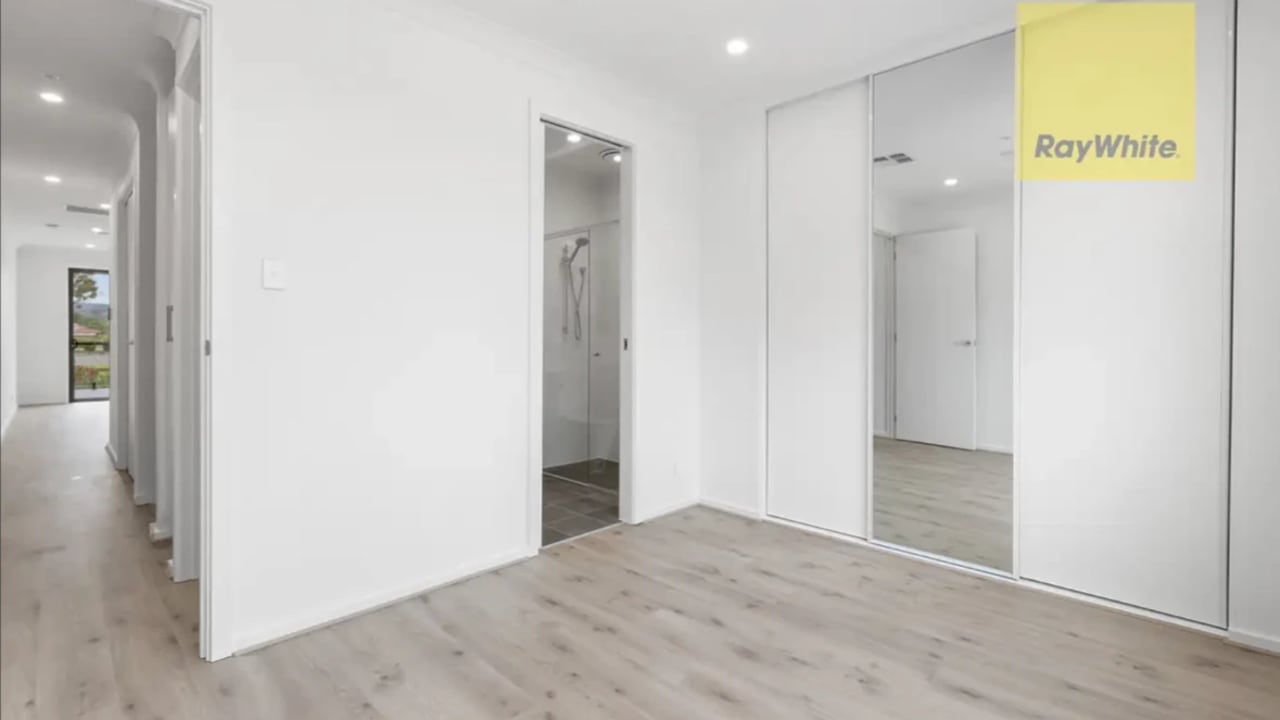 Furnished room with ensuite in a flatshare