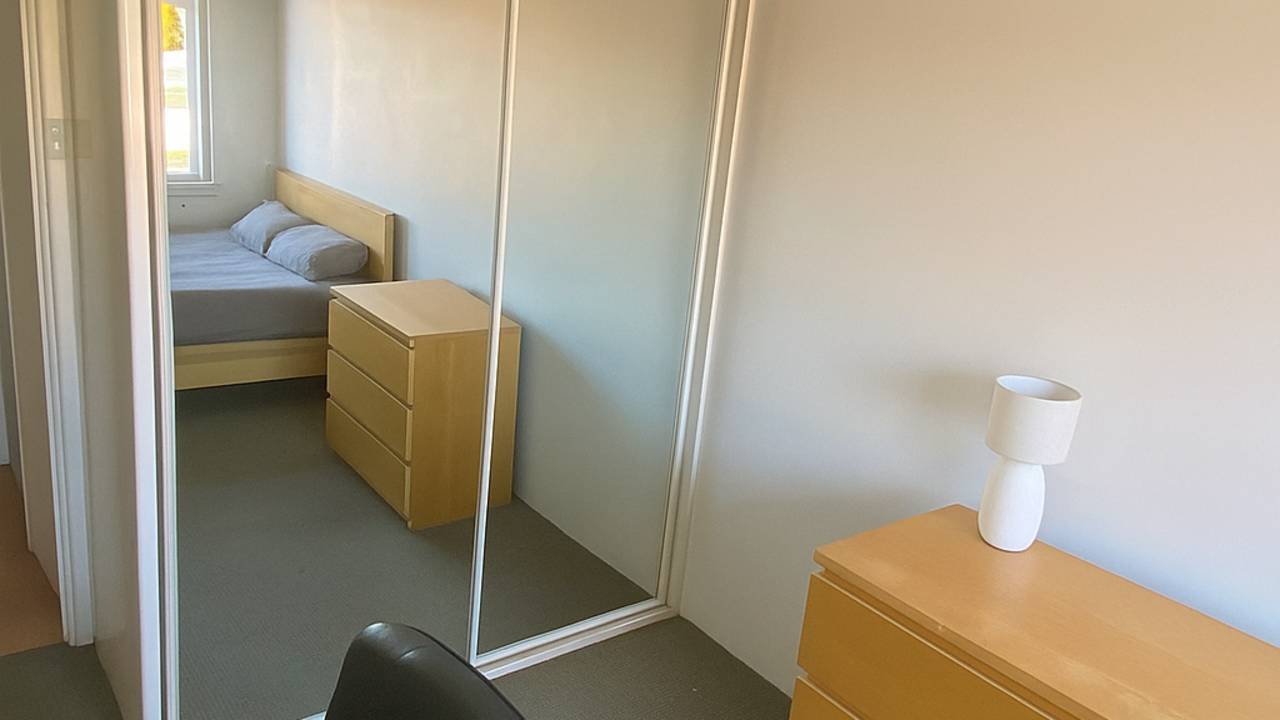 Furnished room in a flatshare