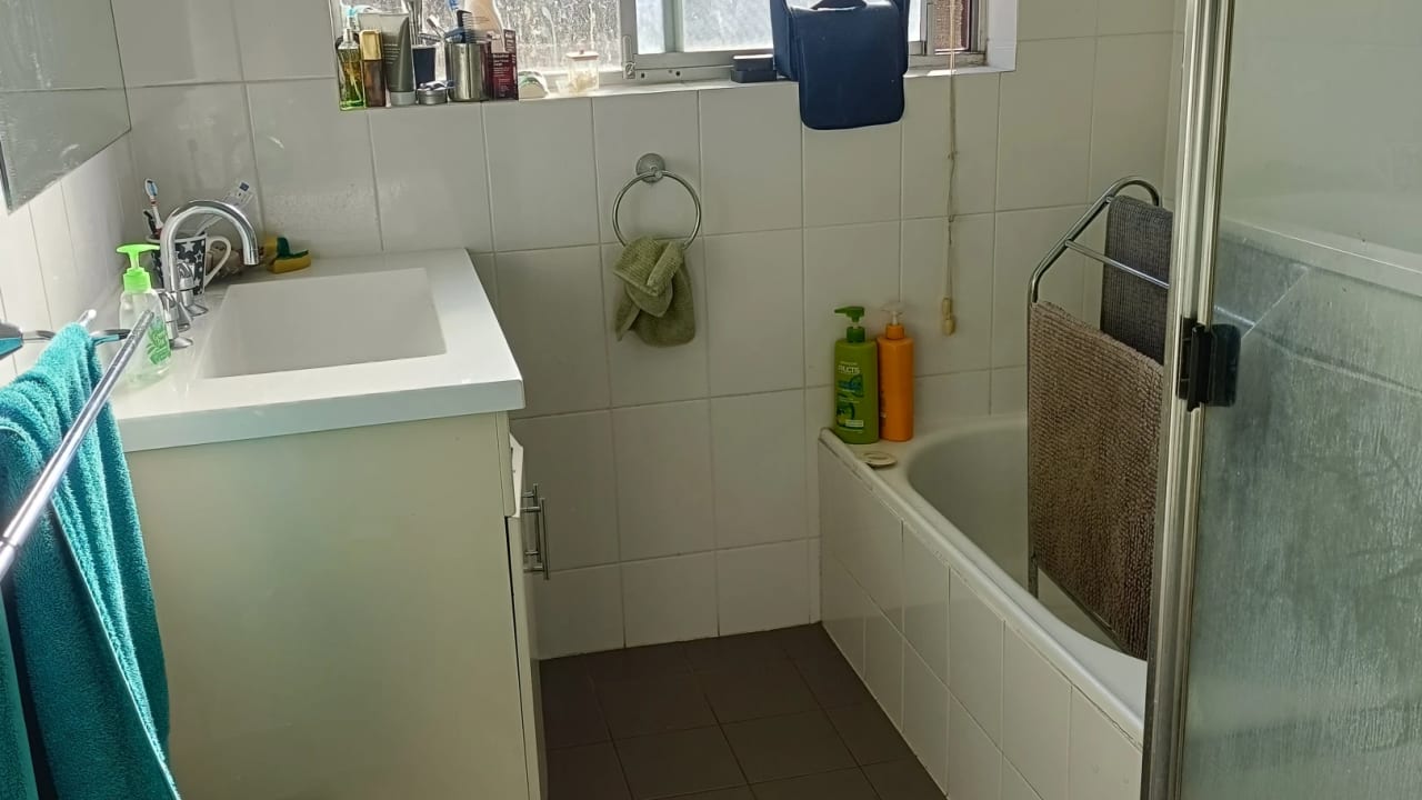 Room in a share house