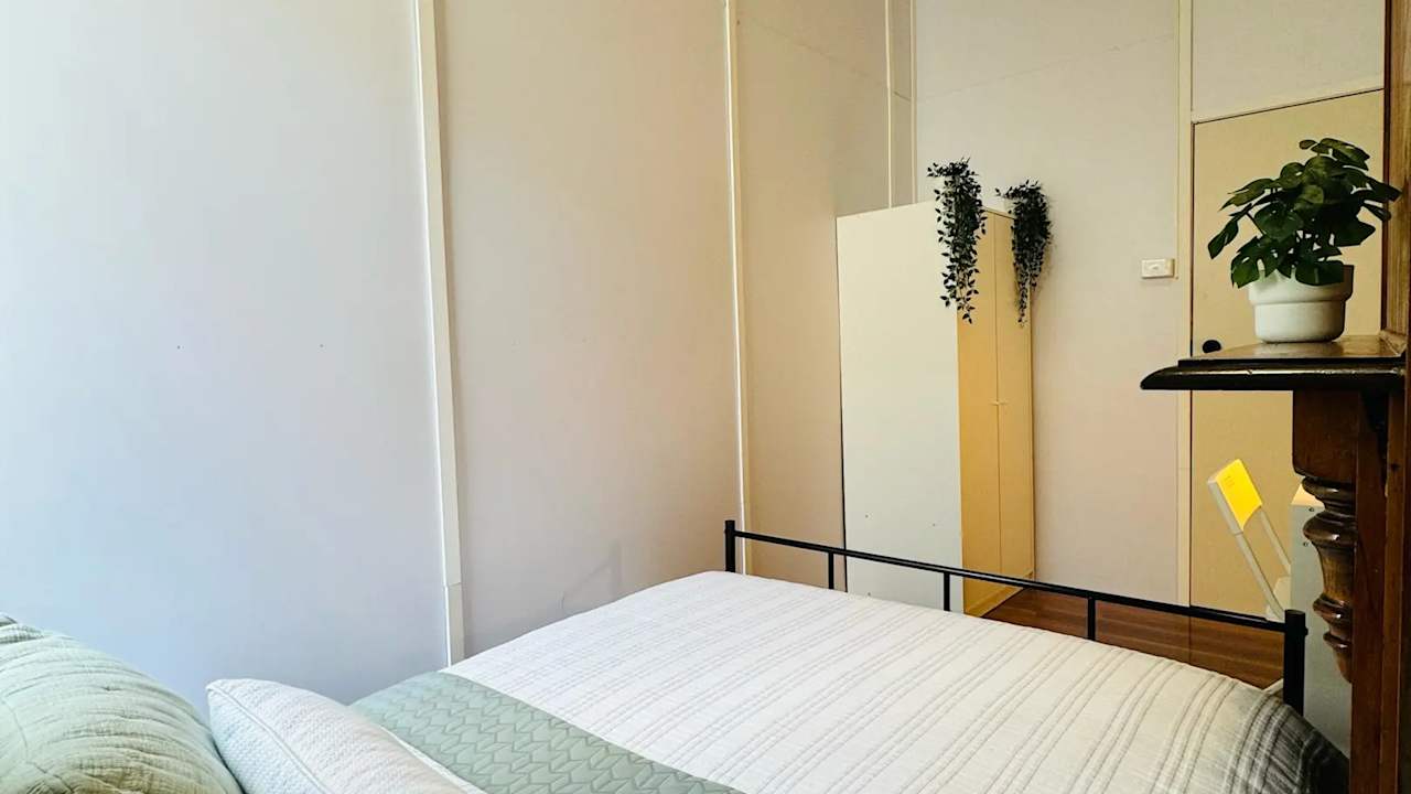 Furnished room in a flatshare