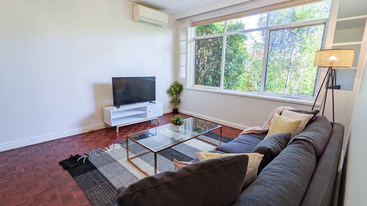 Furnished room in a flatshare