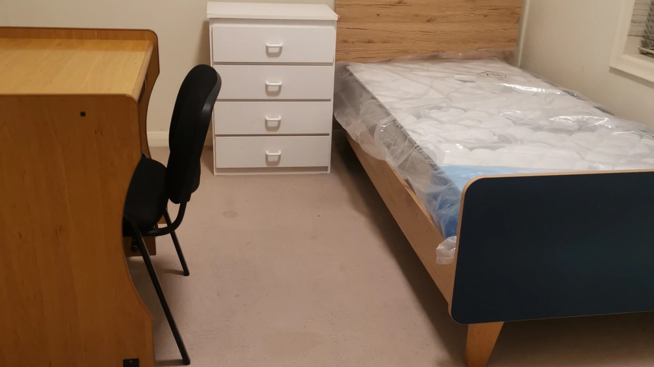 Furnished room in a flatshare