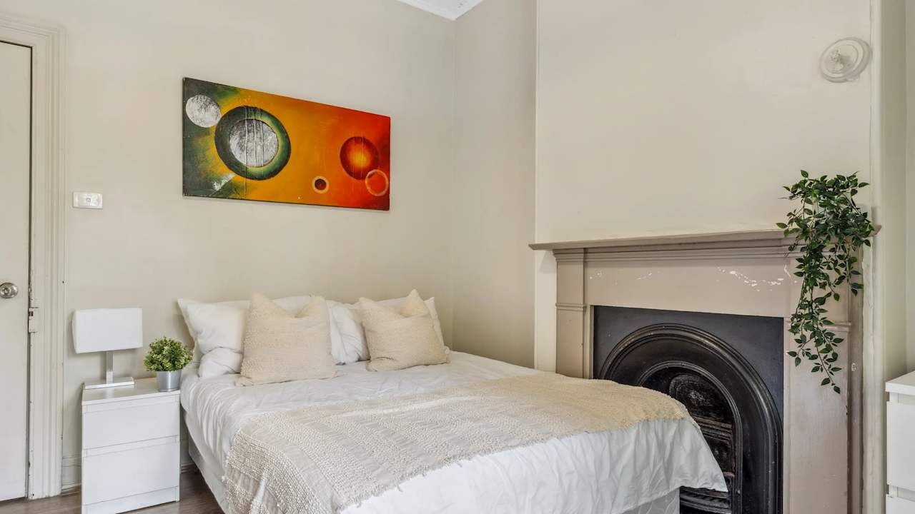 Furnished room in a share house
