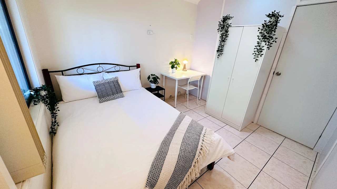 Furnished room in a share house