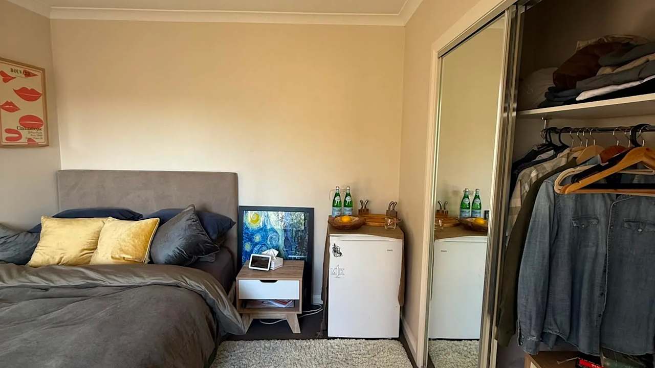 Furnished room in a share house