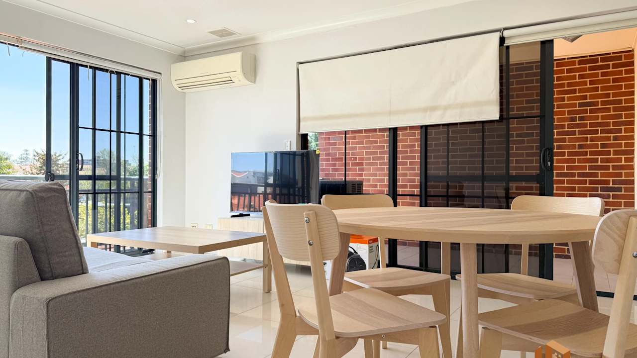 Furnished room in a flatshare