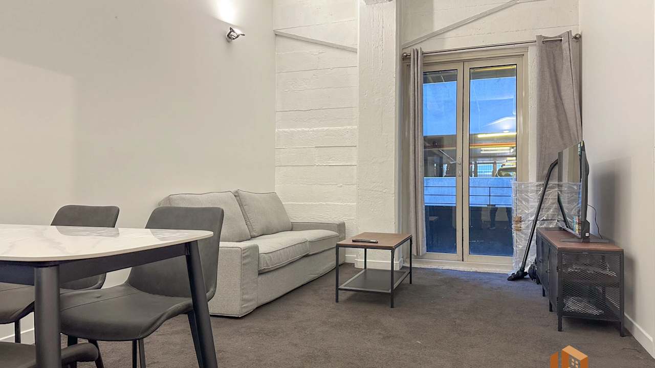 Furnished room in a flatshare