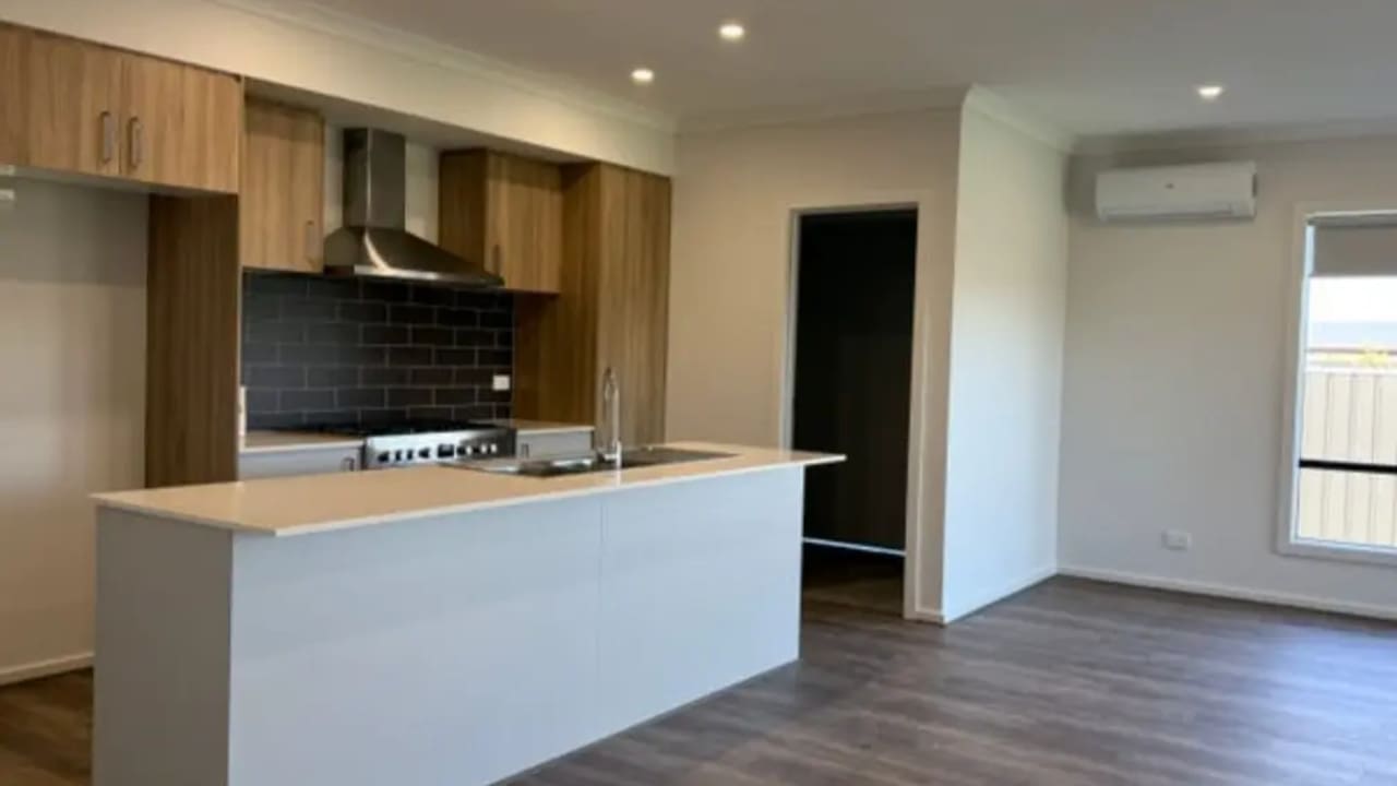 Unfurnished room in a share house