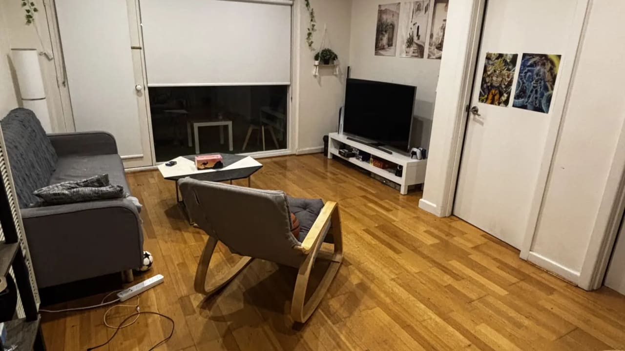 Unfurnished room in a flatshare