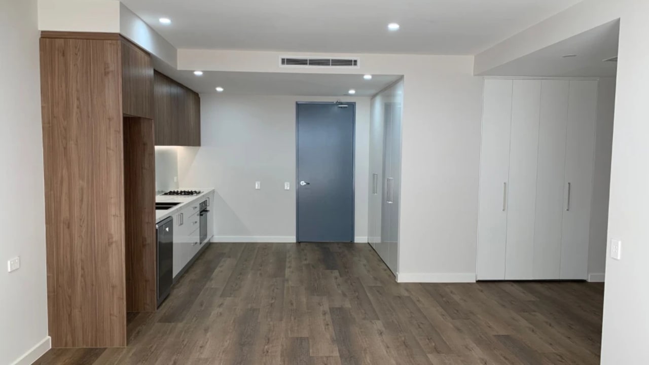 Unfurnished room with own bathroom