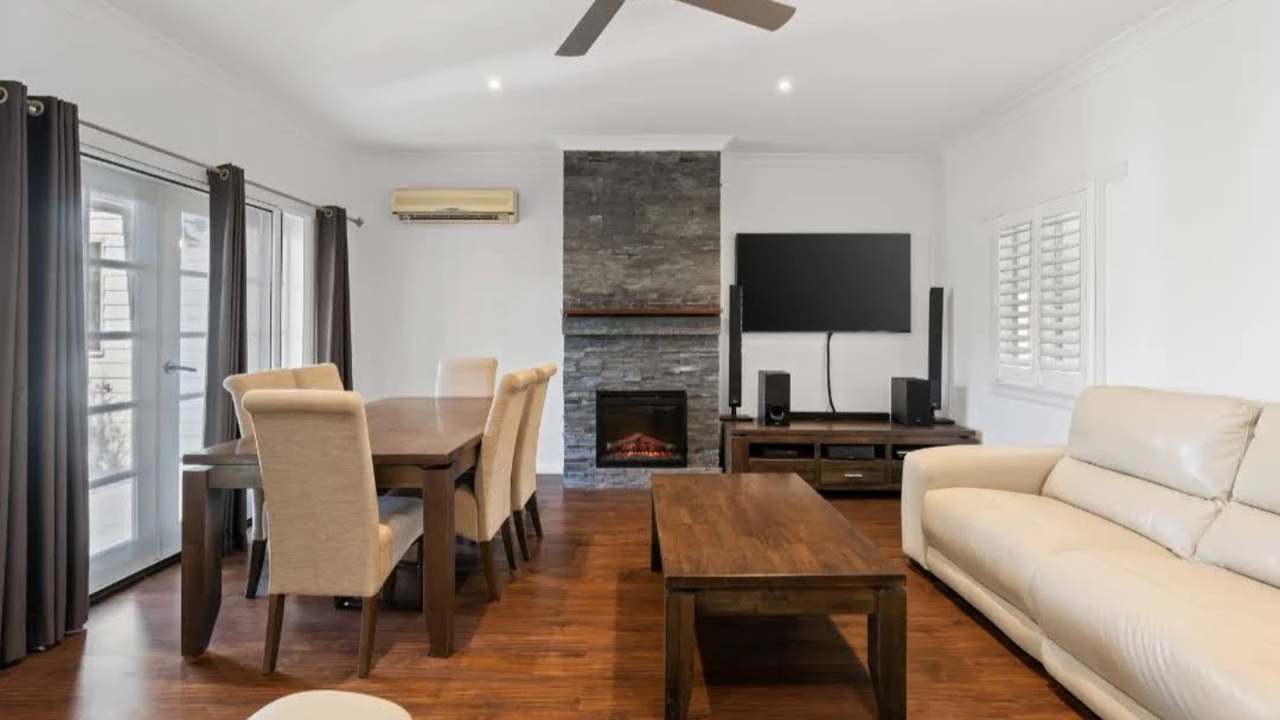 Whole property with 1 room for rent