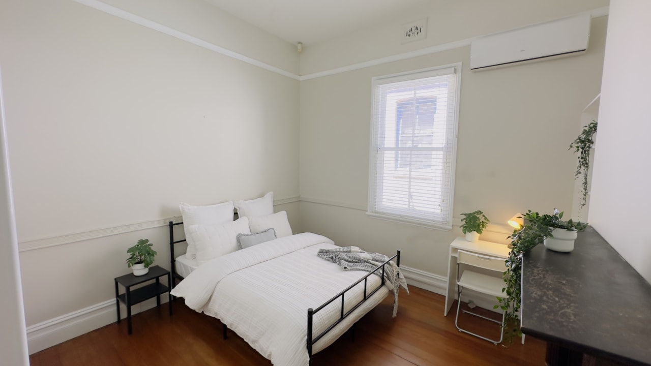Furnished room in a flatshare