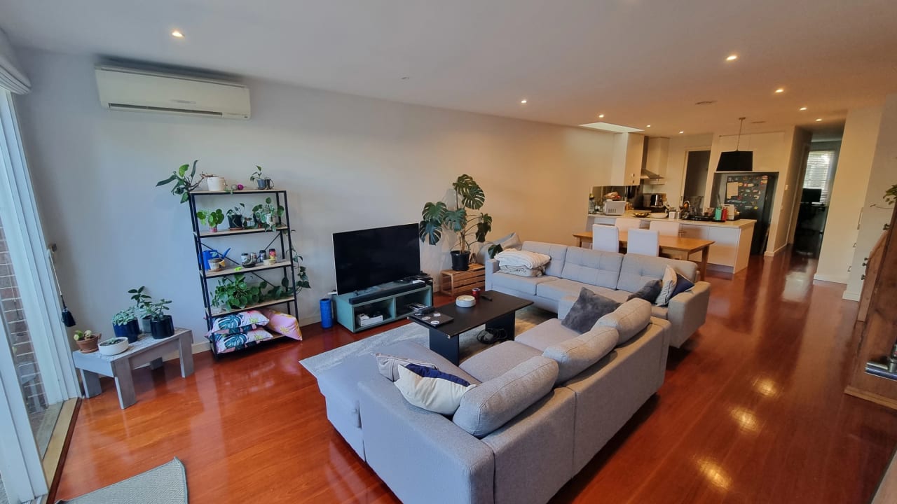 Room in a share house