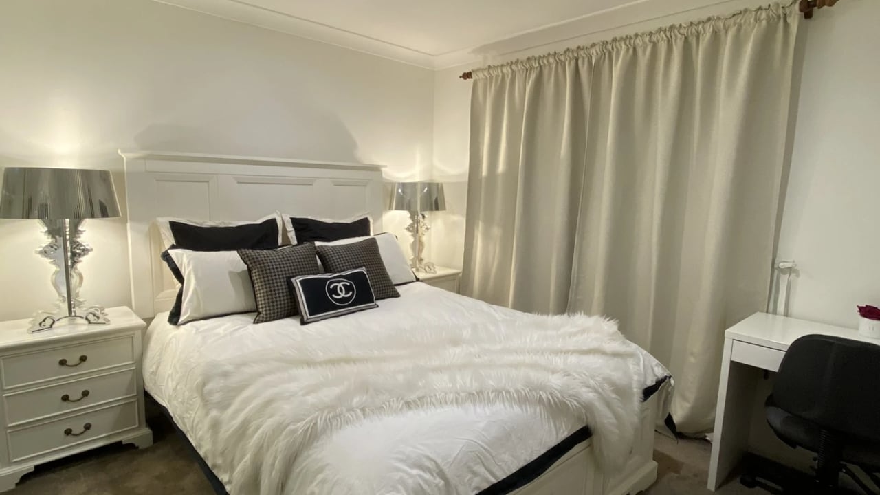 Furnished room in a share house
