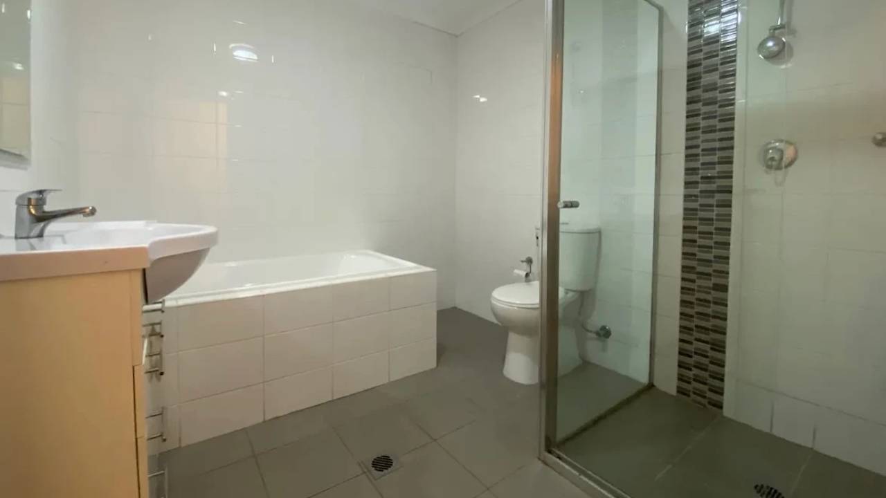 Unfurnished room with own bathroom