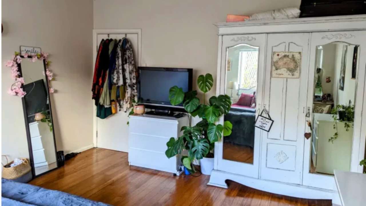 Furnished room in a flatshare