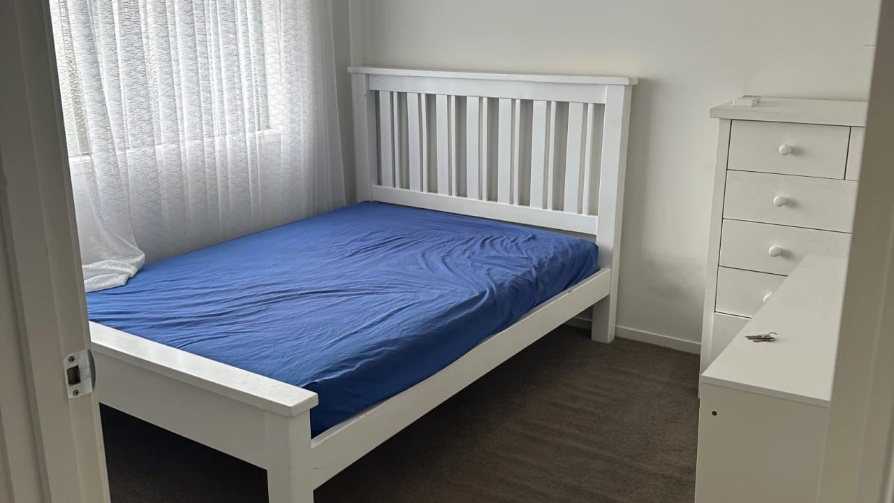 Room in a share house