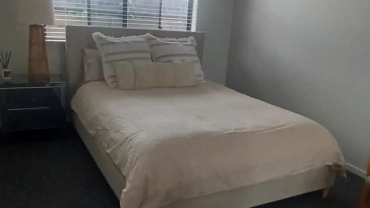 Room in a share house