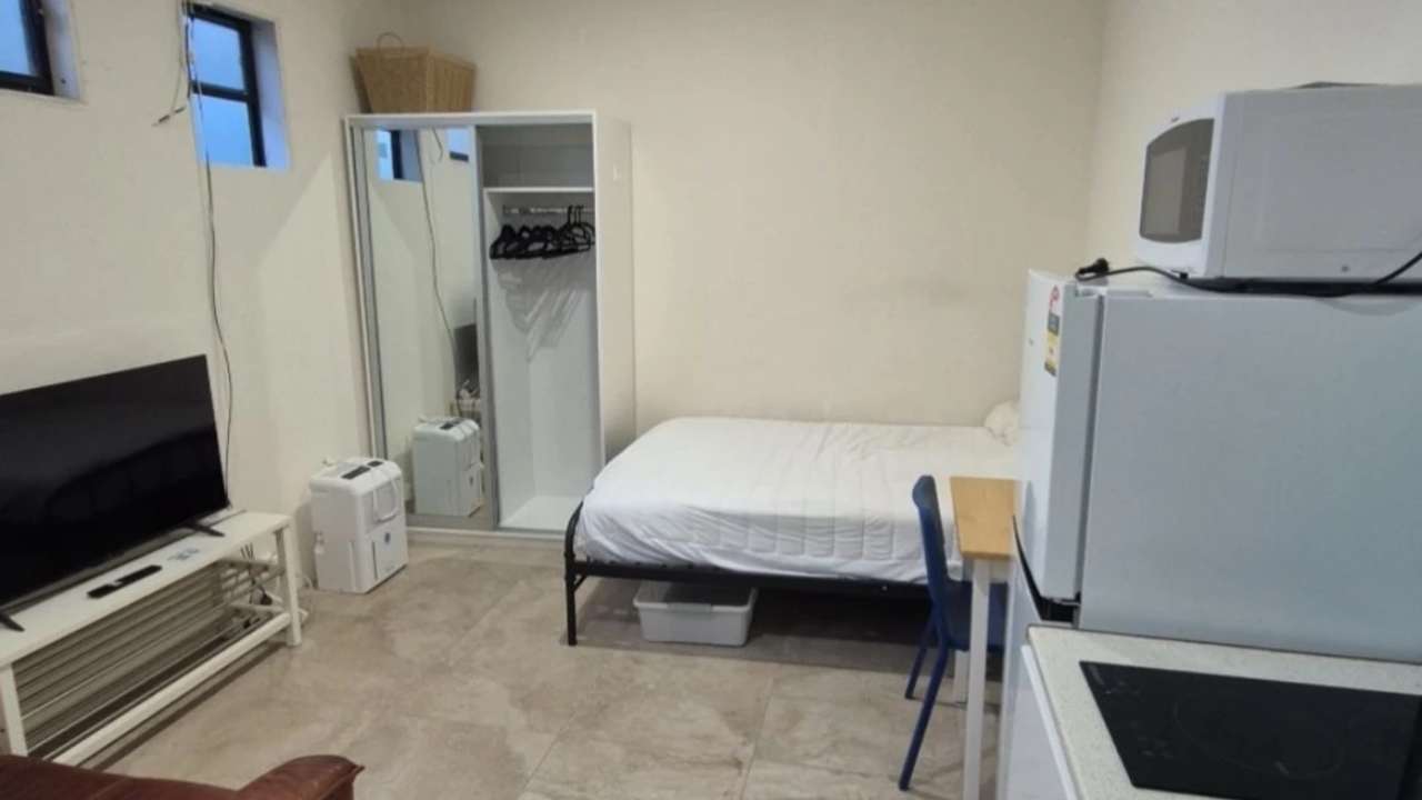 Furnished room studio flat for rent