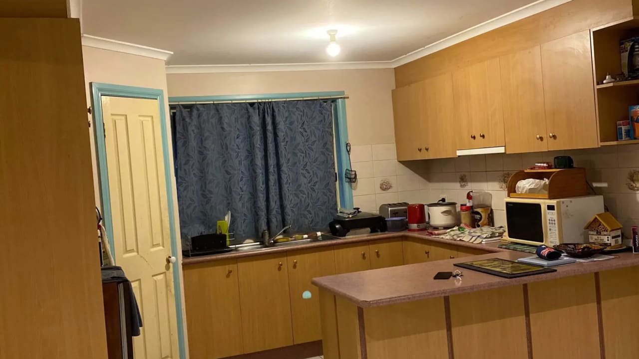 Furnished room in a share house