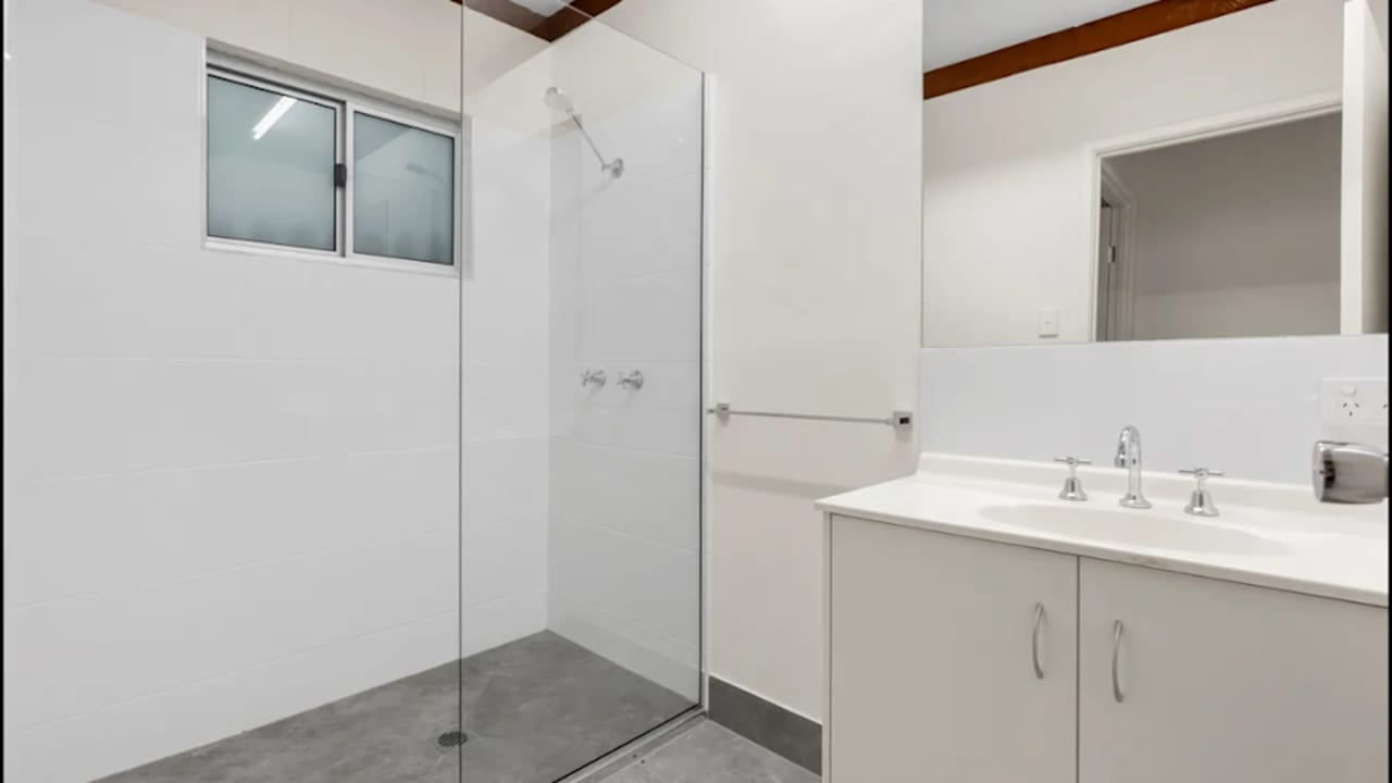Whole property with 2 rooms for rent