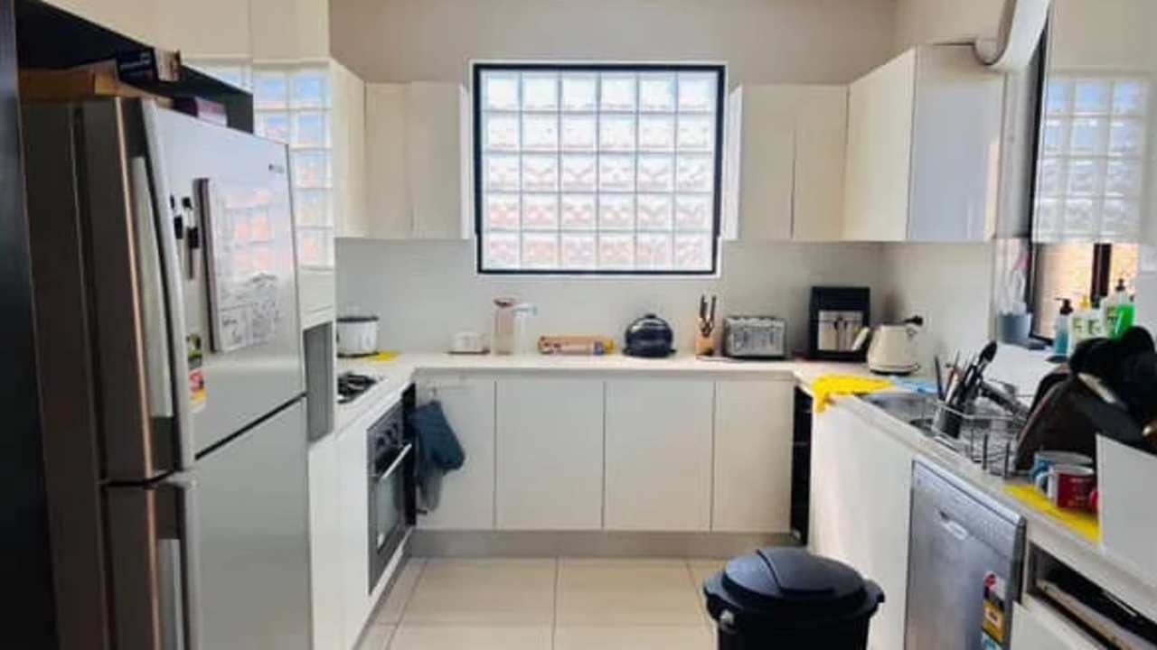 Furnished room in a flatshare